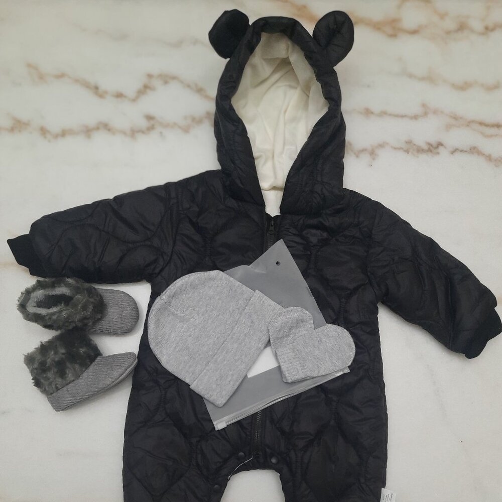 NWOT❗️Bundle❗️6-12M Snowsuit, Boots, Mittens and Beanie